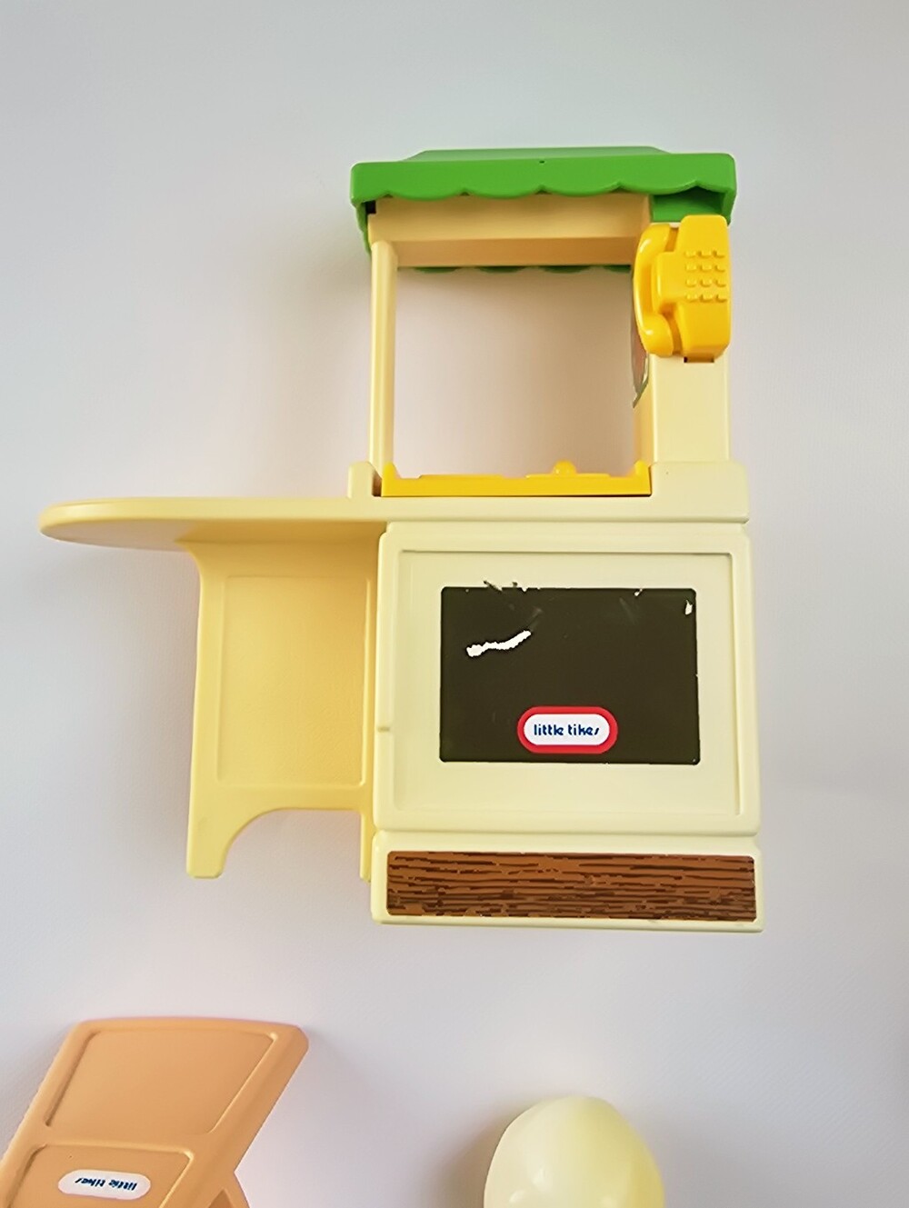 Vintage Little Tikes Place Dollhouse Family Figures Kitchen Furniture Lot - Picture 12 of 16
